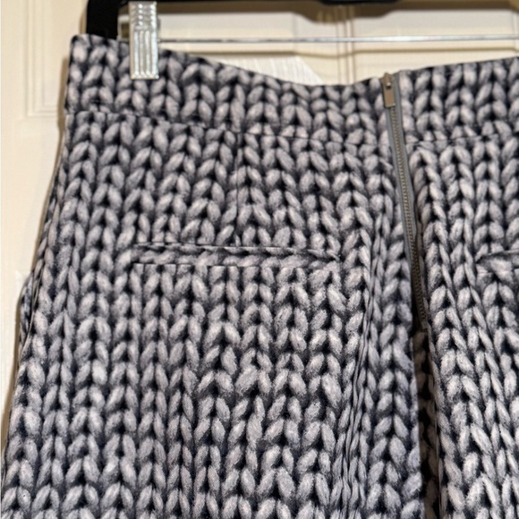 Banana Republic Black and White Patterned Skort - Picture 5 of 11
